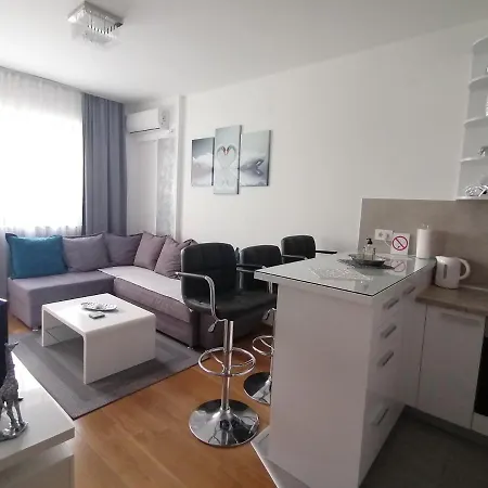 Gallery Square - Pupin Palace Apartment Novi Sad