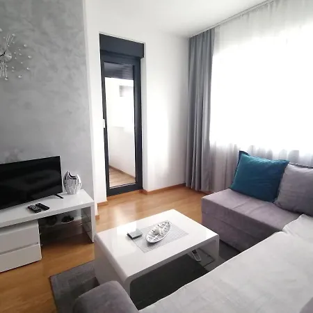 Gallery Square - Pupin Palace * ノヴィ・サド