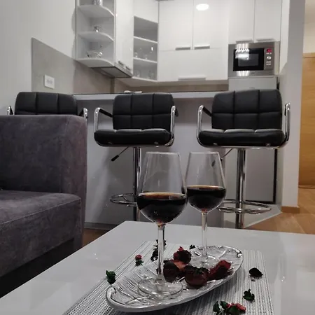 Gallery Square - Pupin Palace Apartment Novi Sad