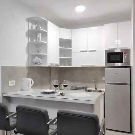 Gallery Square - Pupin Palace アパート ノヴィ・サド