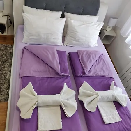 Gallery Square - Pupin Palace ノヴィ・サド